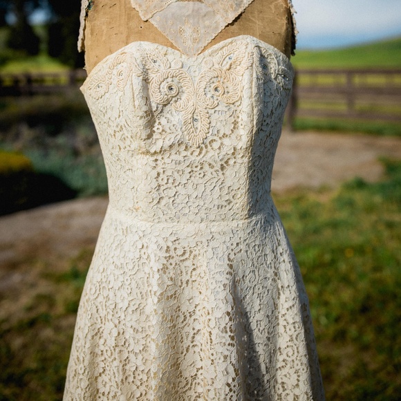 Vintage ~ Cream Lace Strapless approx. size 8 - Picture 2 of 6